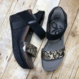 OTBT Bushnell Animal Print Platform Wedge Sandal Shoes